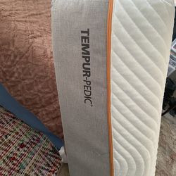 Tempurpedic Queen Mattress