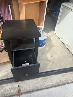 Side table good condition sturdy