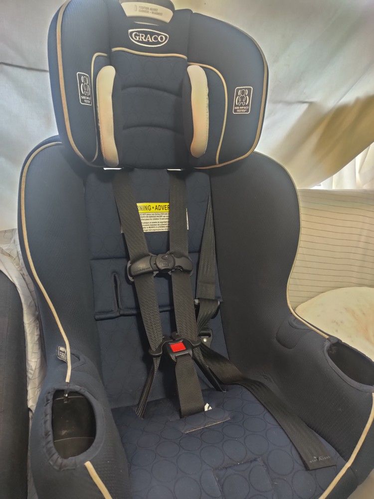 Graco Extend2fit Forward and Reverse Car Seat