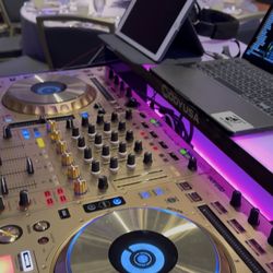Pioneer DDJ SZ2 Gold Limited Edition  with Odyssey FLX Case Magma bag and Decksaver