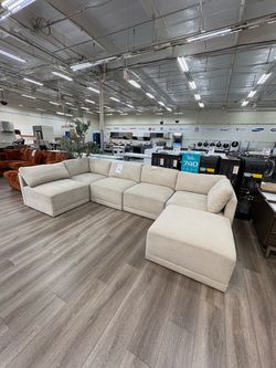 Costco Thomasville Fallon cream modular 6 piece  sectional with ottoman