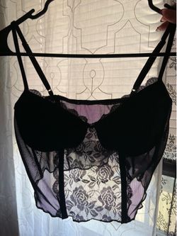 cute lacey top in size S