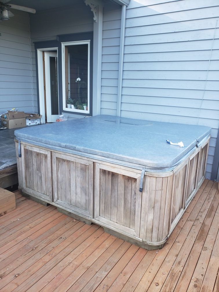 FREE HOT TUB / JACUZZI