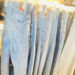 women Levi’s Jean Size S  /26