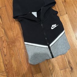 Nike Tech - Black and White - Size Xs