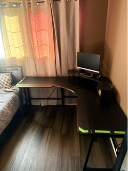 RESPAWN 2010 Gaming Computer Desk, L Shaped Desk, in Green RSP 2010 GRN