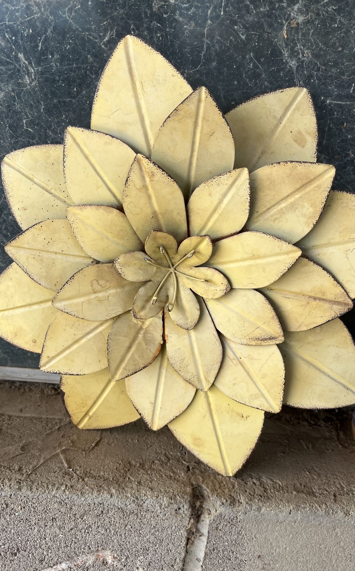 Flor para el jardín y una sillita dos cada uno