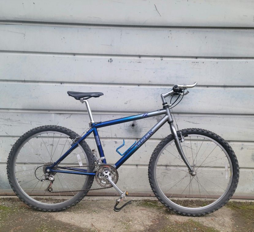 TREK 6500 MOUNTAIN BIKE