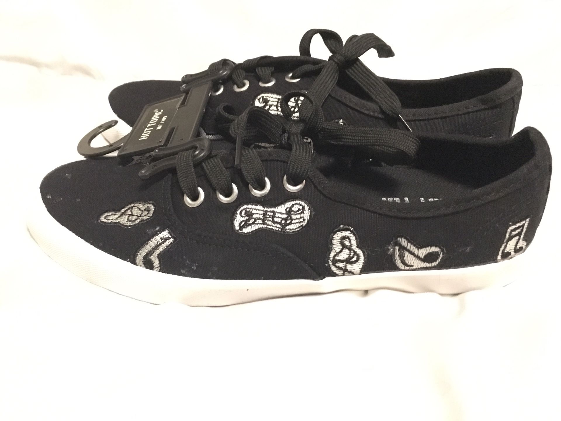 Sneakers men’s 7 women’s 9 for Sale in Medford, NY OfferUp
