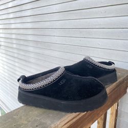UGG Tasman slippers/SIZE 9