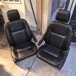 Front Leather POWER SEATS . LIKE NEW 10 WAY ADJUSTABLE 