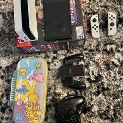 🎮 Nintendo Switch OLED (White) + Extras – Great Condition!