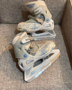 Ice skates adjustable size 4-7, shoe size 4, 5, 6, 7