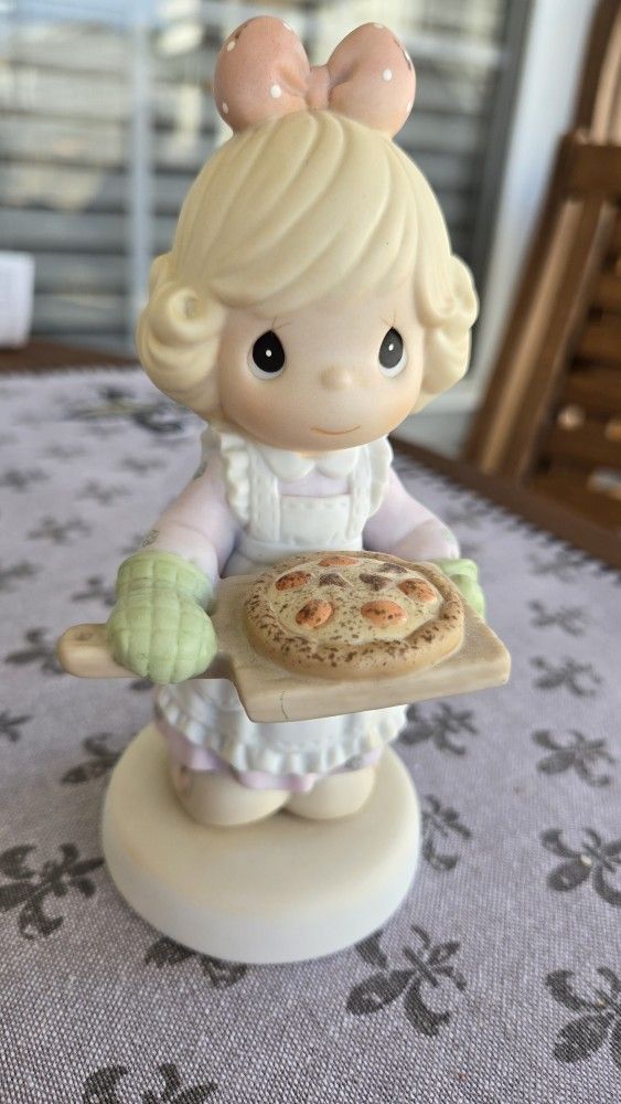 Like New with Box Precious Moments Friendship's A Slice Of Life