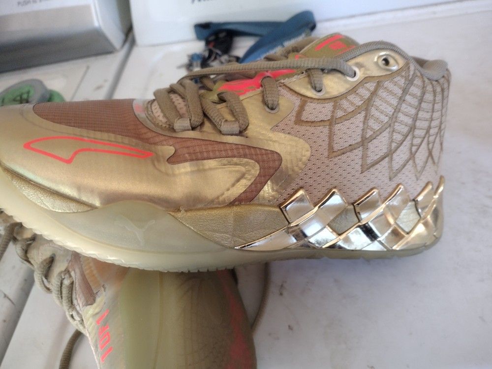 PUMA x Lamelo Ball Men's MB.01 Golden Child Basketball Shoes gently used Size 8.5.