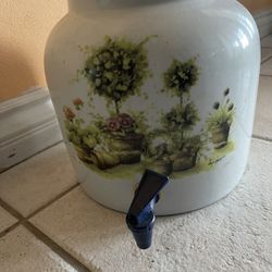 Crock Water Dispenser