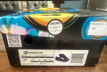 Heelys youth tennis shoe size 6