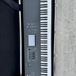 MODX8 & Gator Hard Case