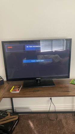 42 In Samsung And Desk 