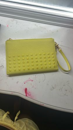 Medium Size Wallet Or Purse That’s Yellow