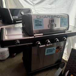 Charbroil Commercial Series 4-Burner Grill and Griddle Combo