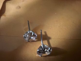Diamond earrings 5,000