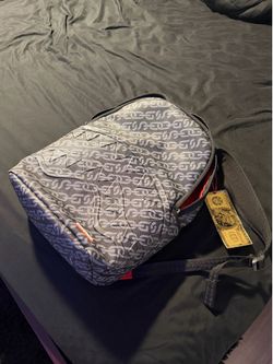 🎒🔥 Sprayground Backpack – Clean Print | Statement Piece