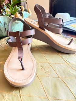 Women’s Wedge T-Strap Sandals – Size 8 – Taupe