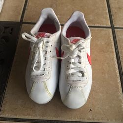 Woman Nike. Cortes Size $30