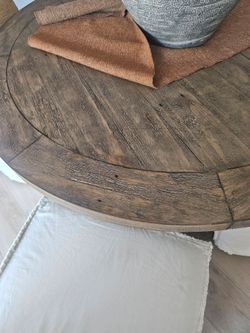 Dining Table and 4 Chairs.