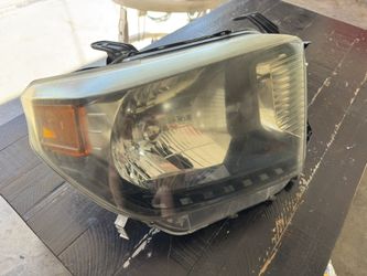 TRD Tundra Passenger Headlight