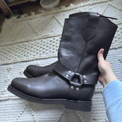LOW PRICE MOVING- $600 RETAIL NEW CUSTOM GENUINE LEATHER MENS BIKER WESTERN COWBOY BOOTS 