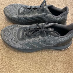 Adidas Men's Size 10  1/2