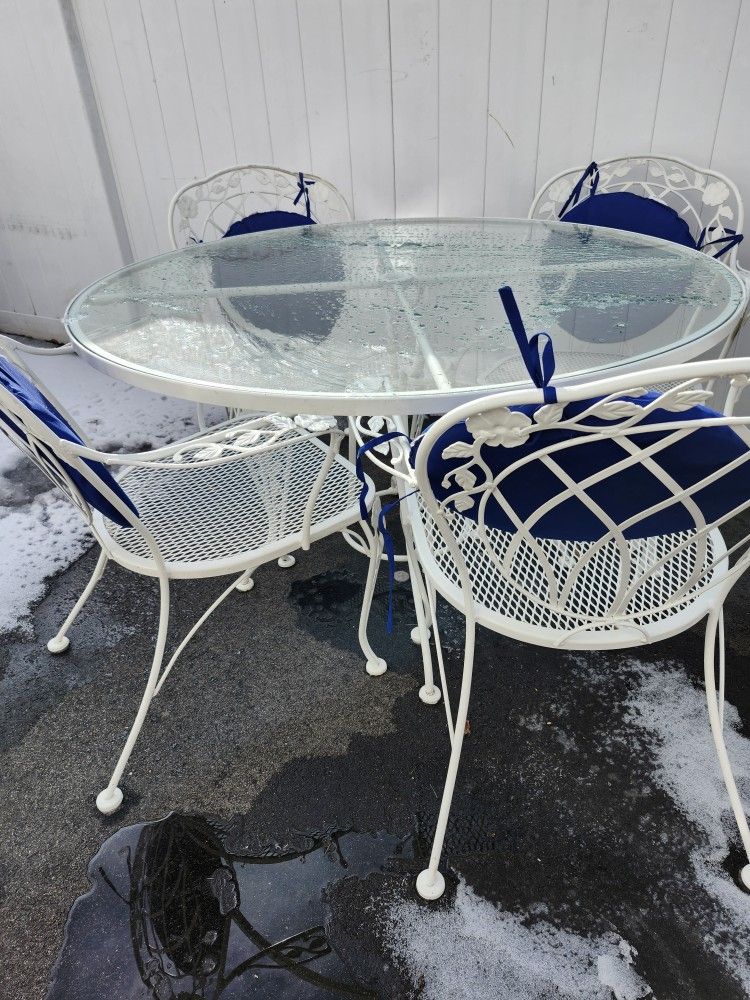 Cast Iron Patio Set With Cushion