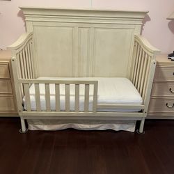 The Baby Cache toddler/day Bed And Changing Station 
