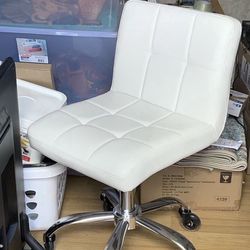 Brand New 360° Office Desk Chair with heavy-duty chair wheels installed.