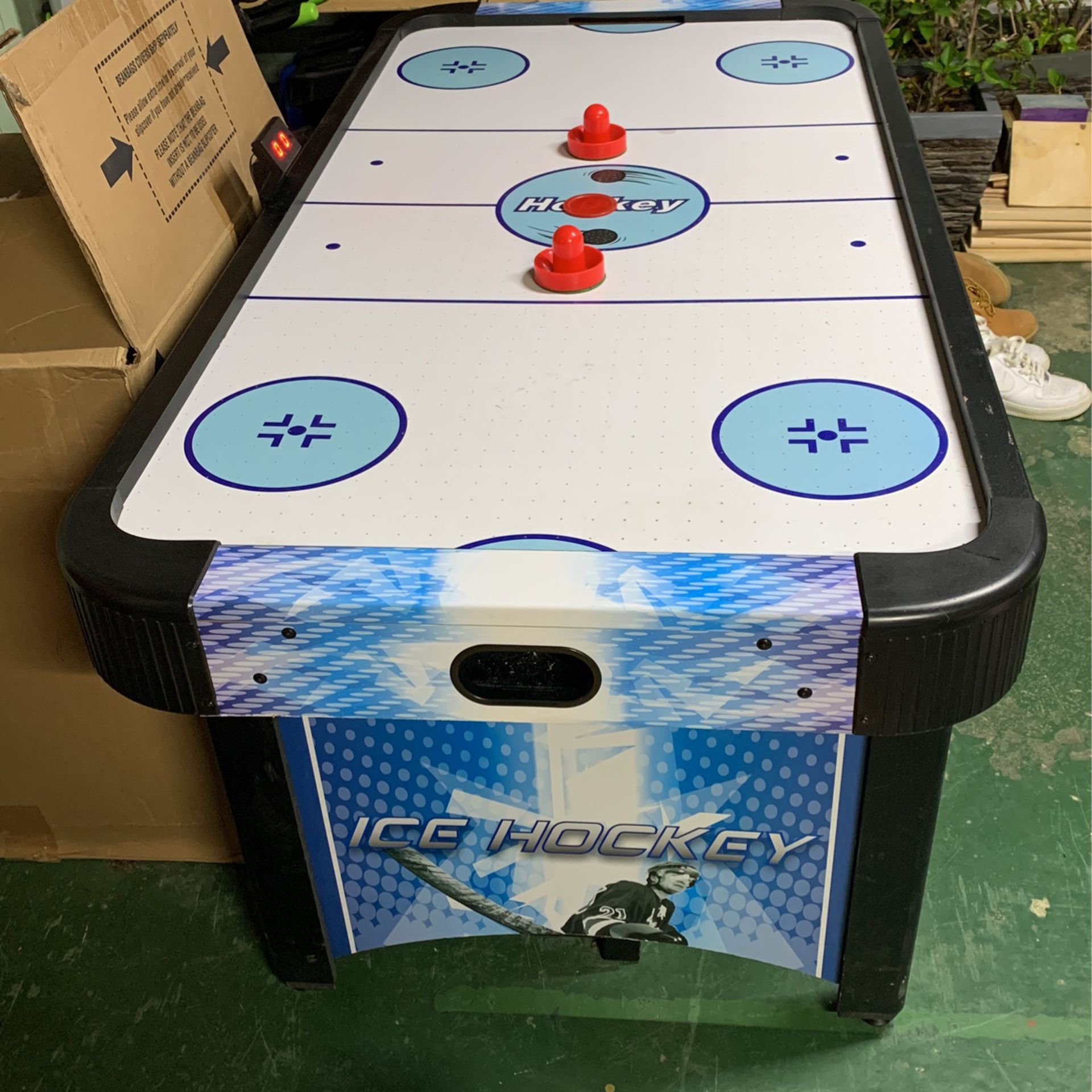 Carmelo GAMES & SPORTS Face Off 5ft Air Hockey Table, Normal Wear $50 OBO