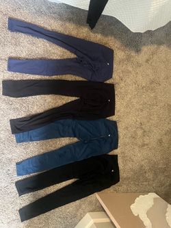 Lot of 6 : 4 leggings and 2  joggers- lululemon