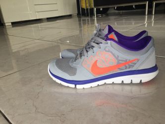 Unisex.. Only worn 4 times they're practically new. 7 in mans And if your a woman it's a 9. They are really comfy