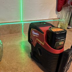 Milwakee Green Laser With Battery