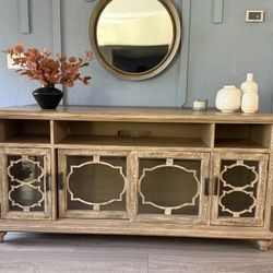 Entertainment console 