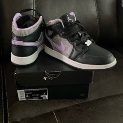 Air Jordan 1 MID (Houndstooth)