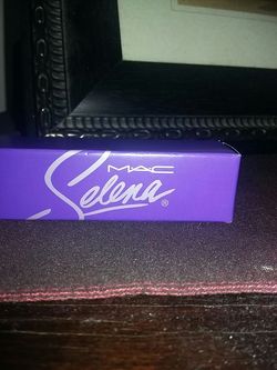 SELENA MAC MAKE-UP
