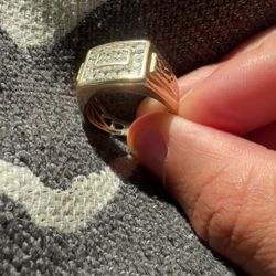 10k Gold Ring 7.9 Grams .1 Diamonds 