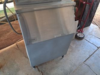 Commercial Ice Machine - 500lbs