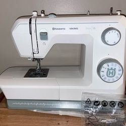 Husqvarna Viking Onyx home sewing machine ($300 retail)
