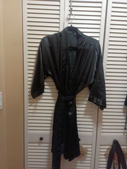 Silky black robe with pockets sz. L $15