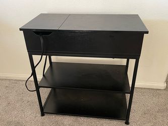 Table + Charging Station