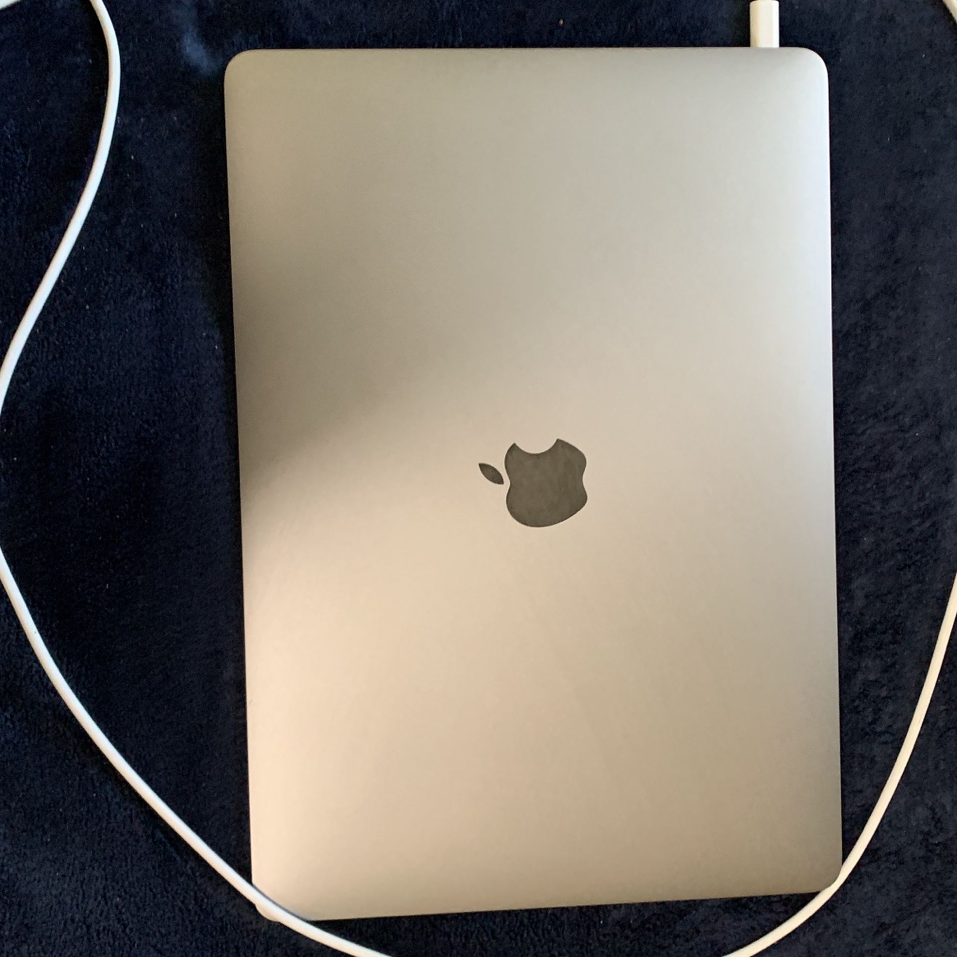 Apple MacBook