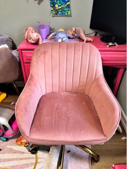 Pink desk chair